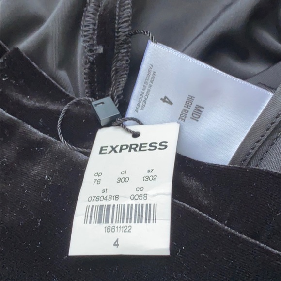 Express velvet shorts NWT - Picture 5 of 7